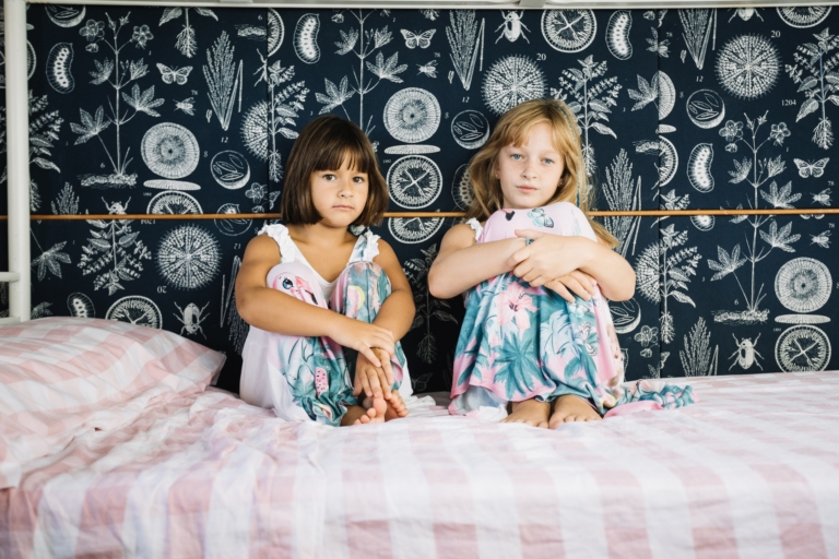 Przeczytaj więcej o artykule Jeden pokój, dwa światy – jak dobrać tapetę dla rodzeństwa?